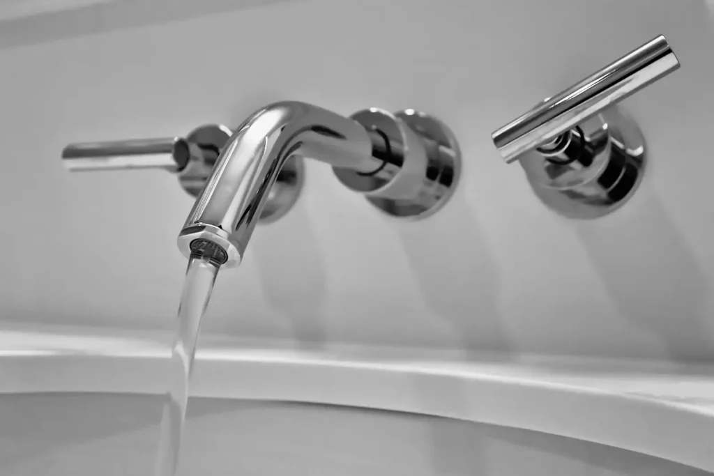 silver sink zoomed